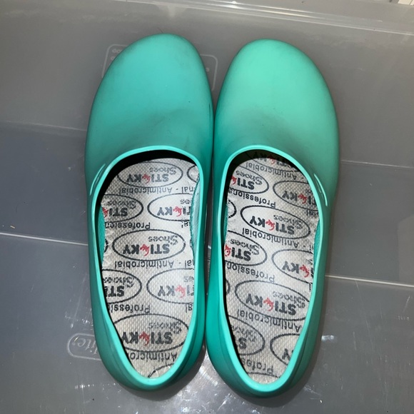 Sticky Shoes W8 Nursing, Chef, Kitchen,Work Clogs Waterproof NonSlip Light Green - Picture 7 of 13